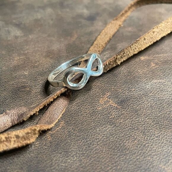 Tiny Delicate  Infinity Ring Sterling Silver 925 Size 8 Minimalist Jewelry - Picture 3 of 9